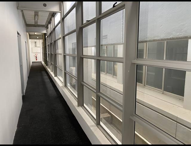 33M² OFFICE TO LET IN SALT RIVER